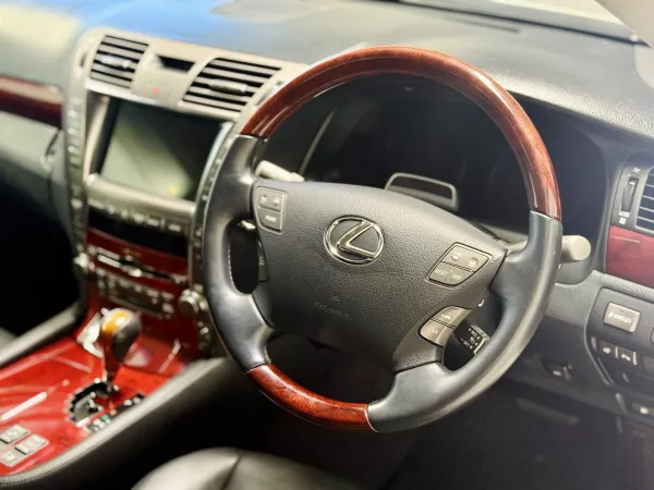 2008 Lexus LS460 — photo