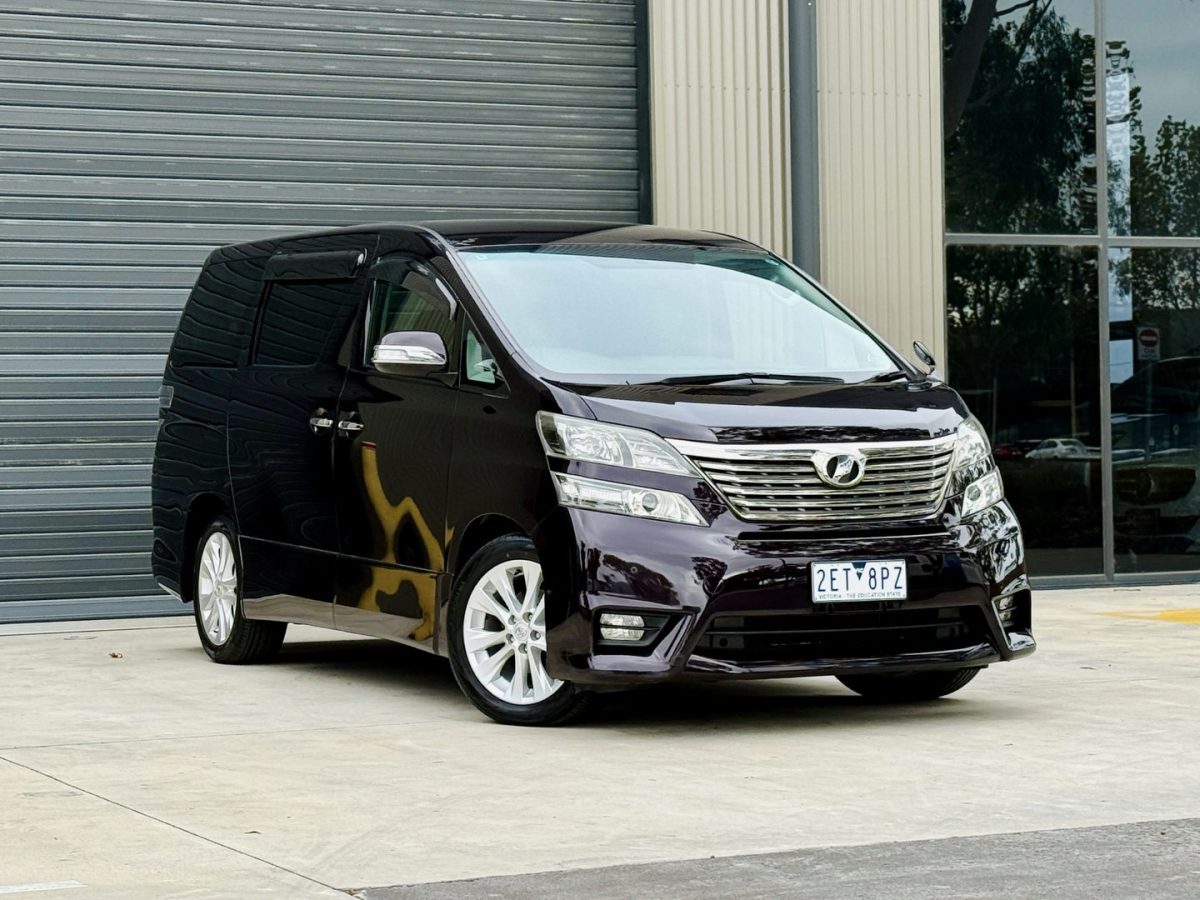 2010 Toyota Vellfire — photo
