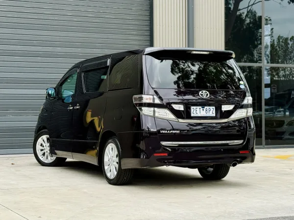 2010 Toyota Vellfire — photo