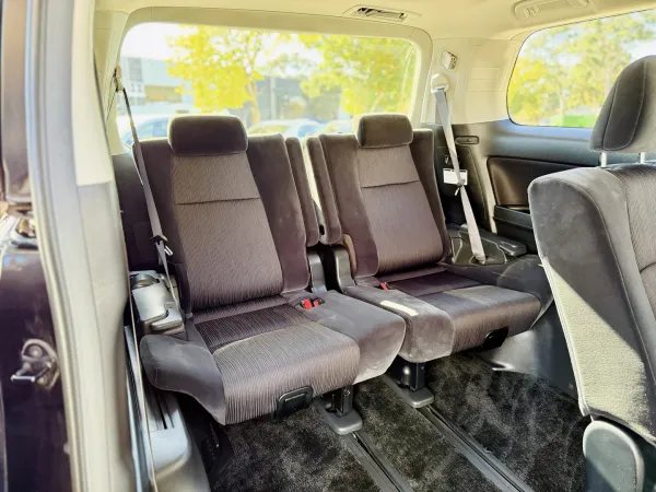 2010 Toyota Vellfire — photo