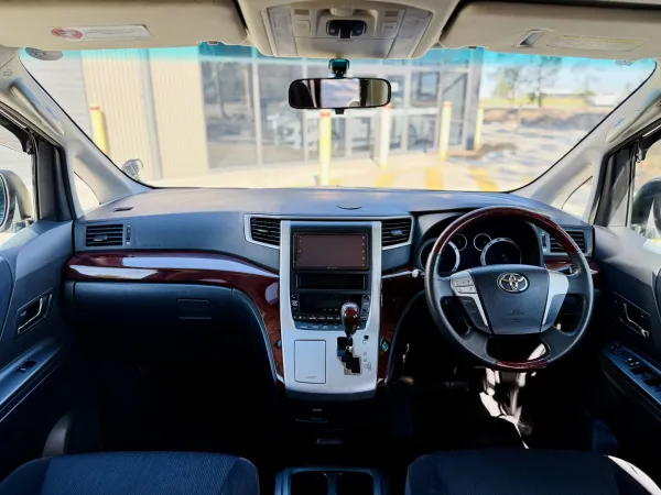 2010 Toyota Vellfire — photo