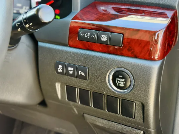 2010 Toyota Vellfire — photo