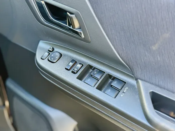 2010 Toyota Vellfire — photo
