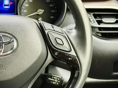 2019 Toyota C-HR — photo