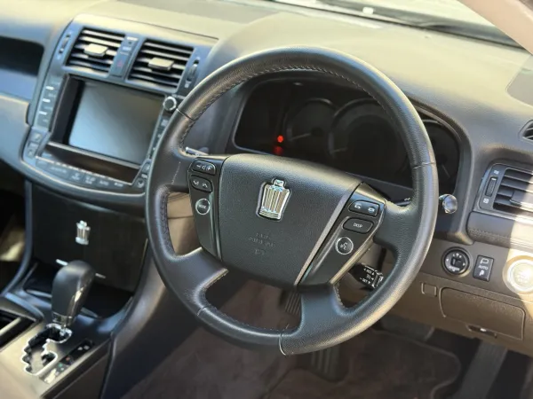 2009 Toyota Crown — photo