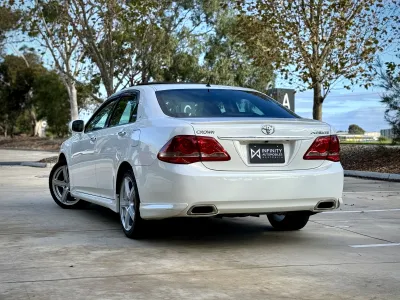 2009 Toyota Crown — photo